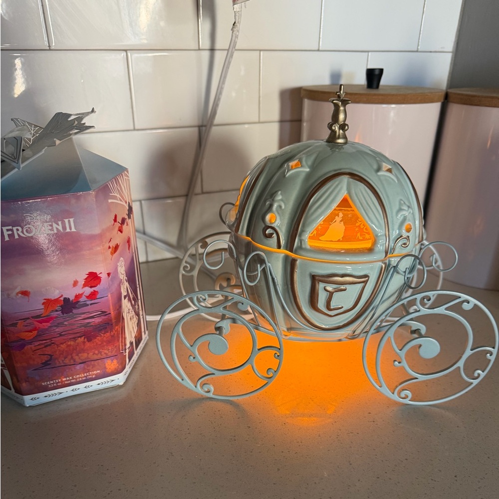 Scentsy Cinderella Carriage Warmer in Light Blue and Gold